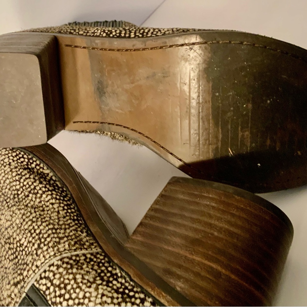 UGG..bullhide leather ankle boots - Picture 8 of 11